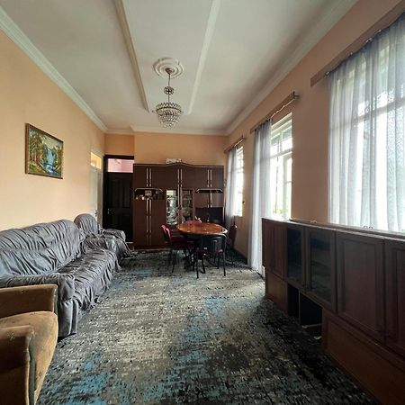 Medea'S Guest House Batoemi Buitenkant foto