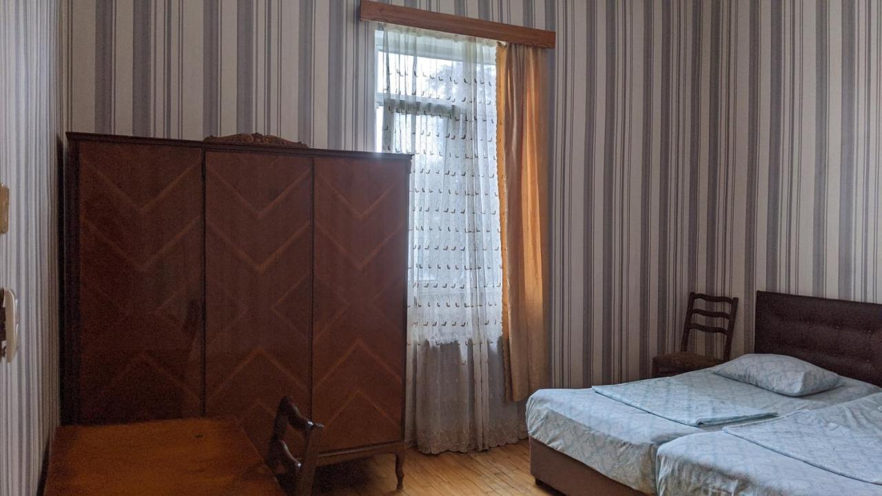 Medea'S Guest House Batoemi Buitenkant foto