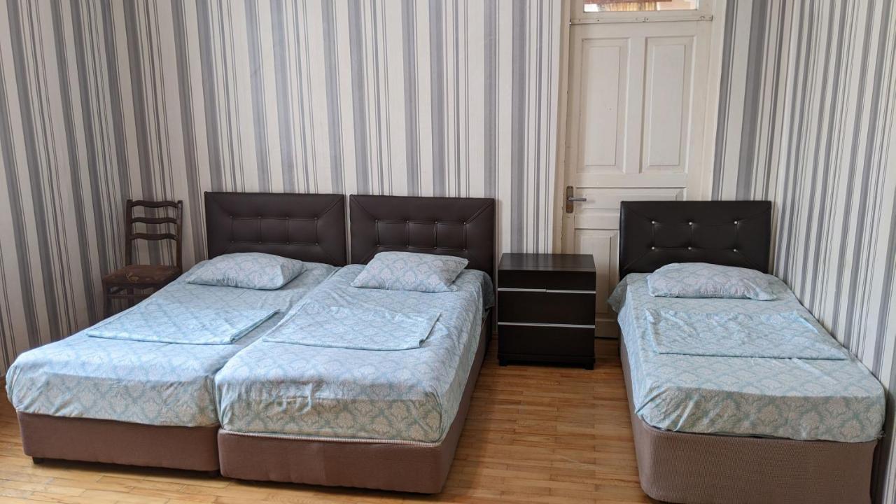 Medea'S Guest House Batoemi Buitenkant foto