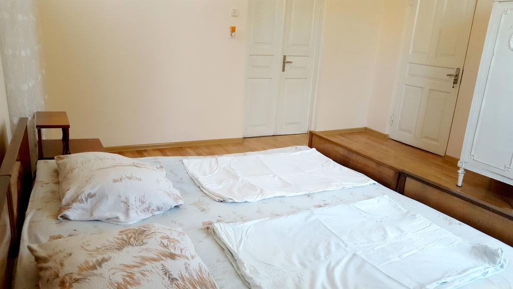 Medea'S Guest House Batoemi Buitenkant foto